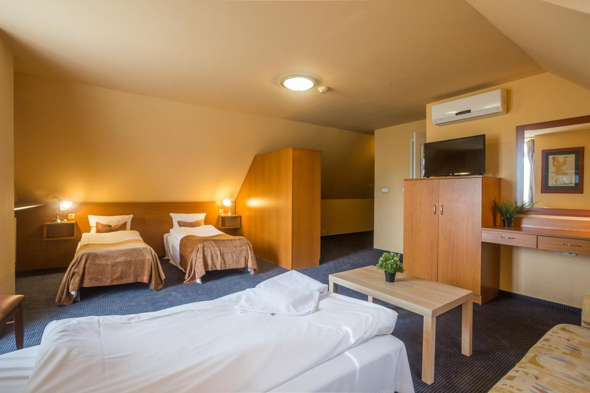 Hotel Luna Budapest Exterior photo